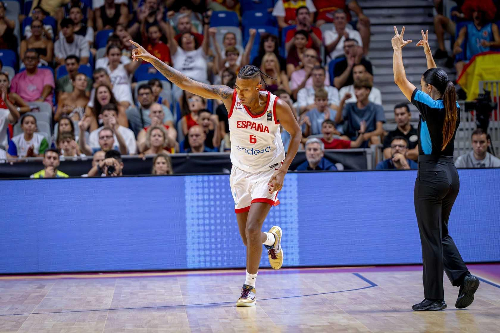 España B-República Checa, en fotos