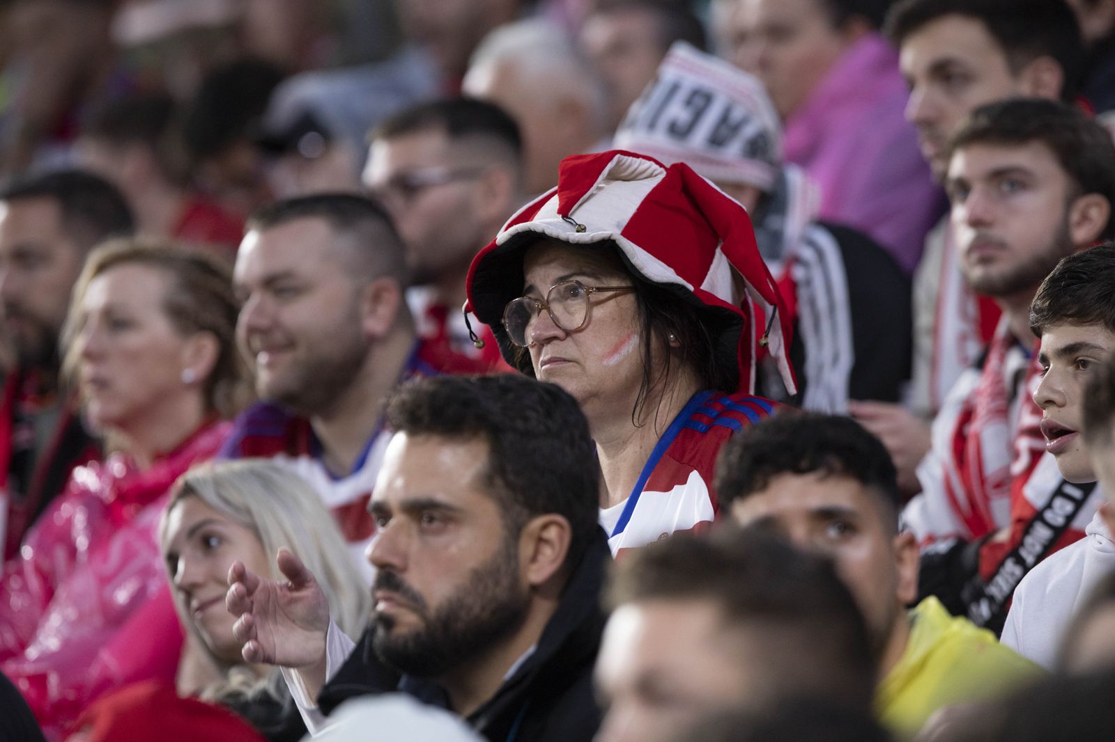 Encuéntrate en la grada en el Granada-Leganés
