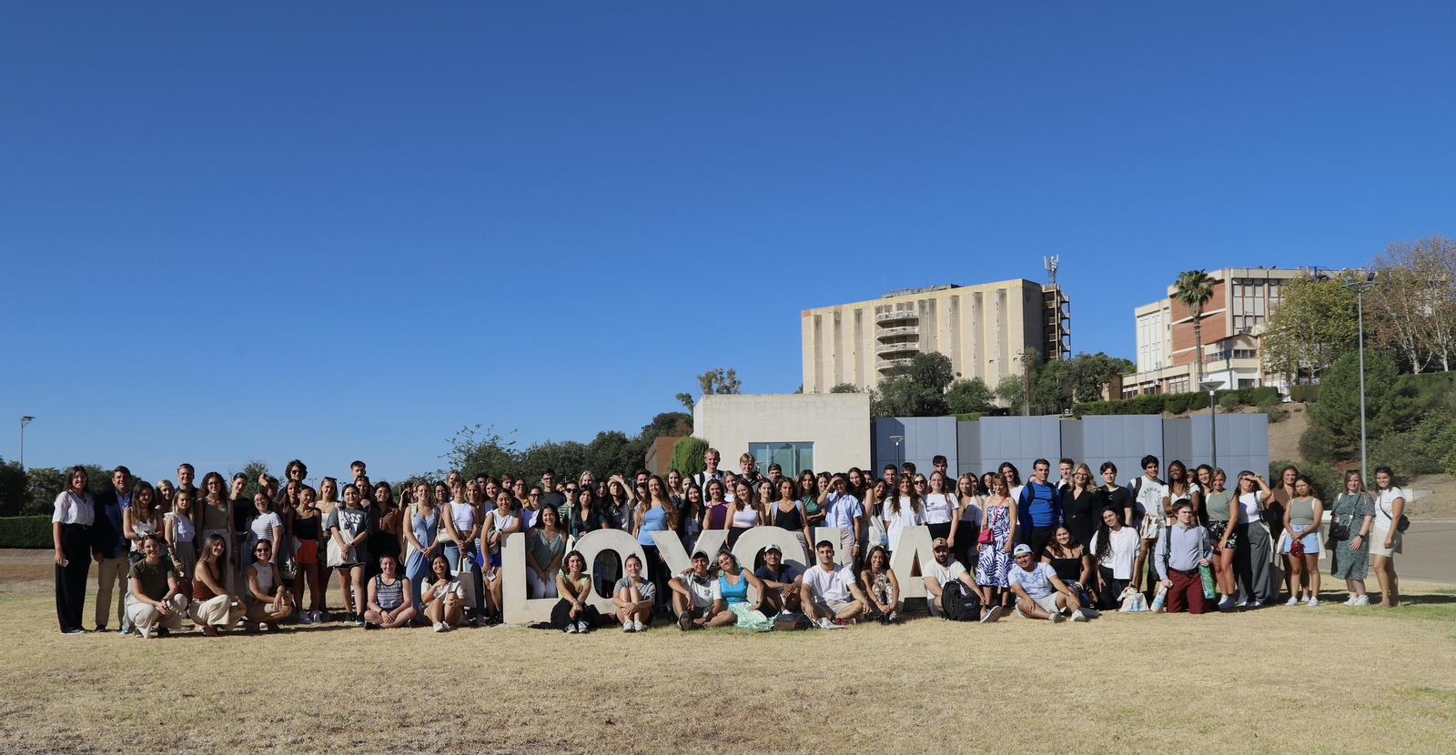 Loyola recibe en su campus a los estudiantes internacionales. Loyola recibe en su campus a los estudiantes internacionales.