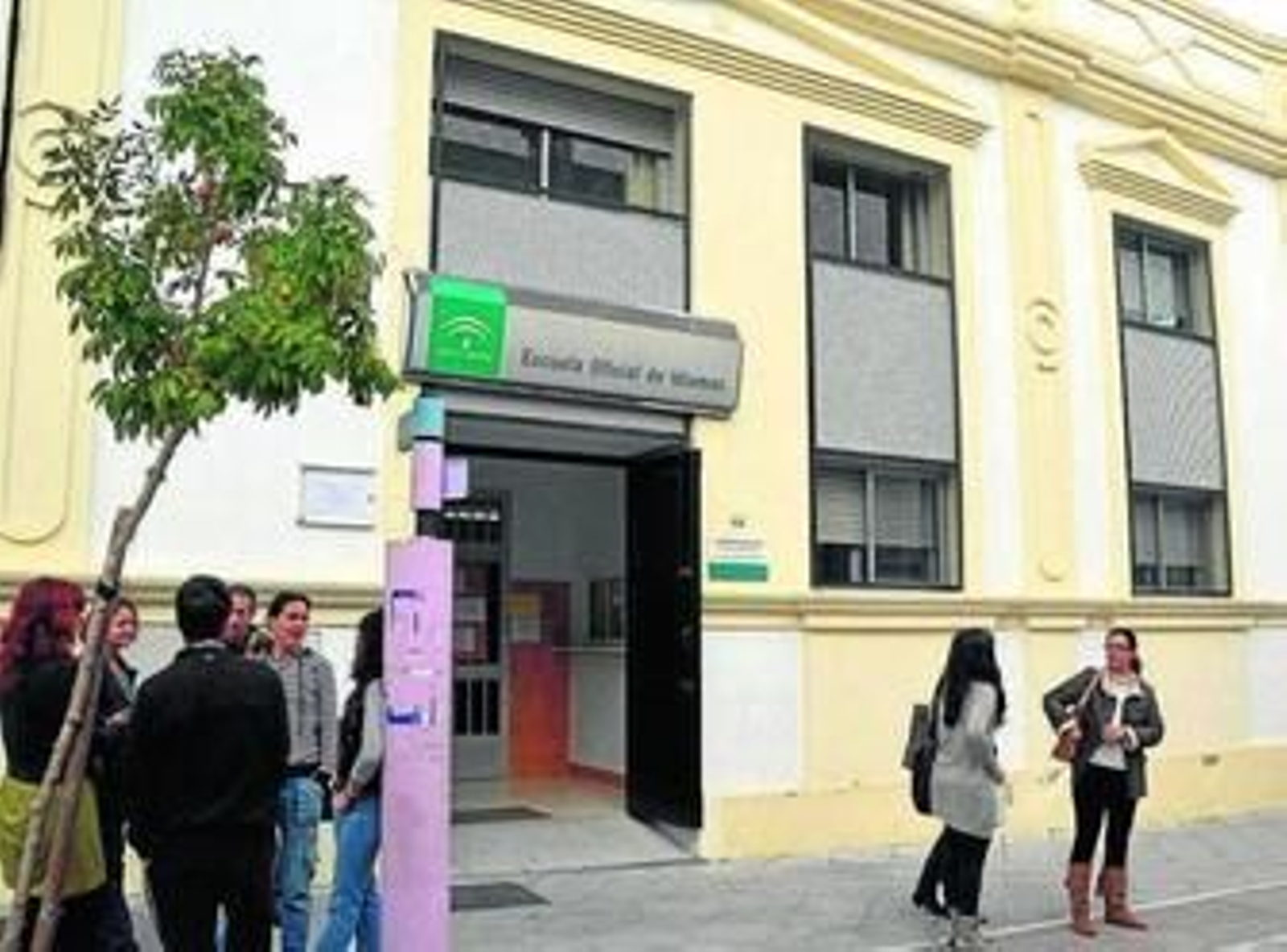 Fachada de la sede actual de la Escuela Oficial de Idiomas.
