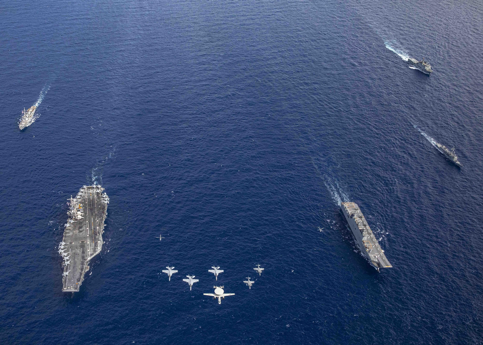 El portaaviones norteamericano “George H. W. Bush” y el “Juan Carlos I” se adiestran juntos en el Mediterráneo