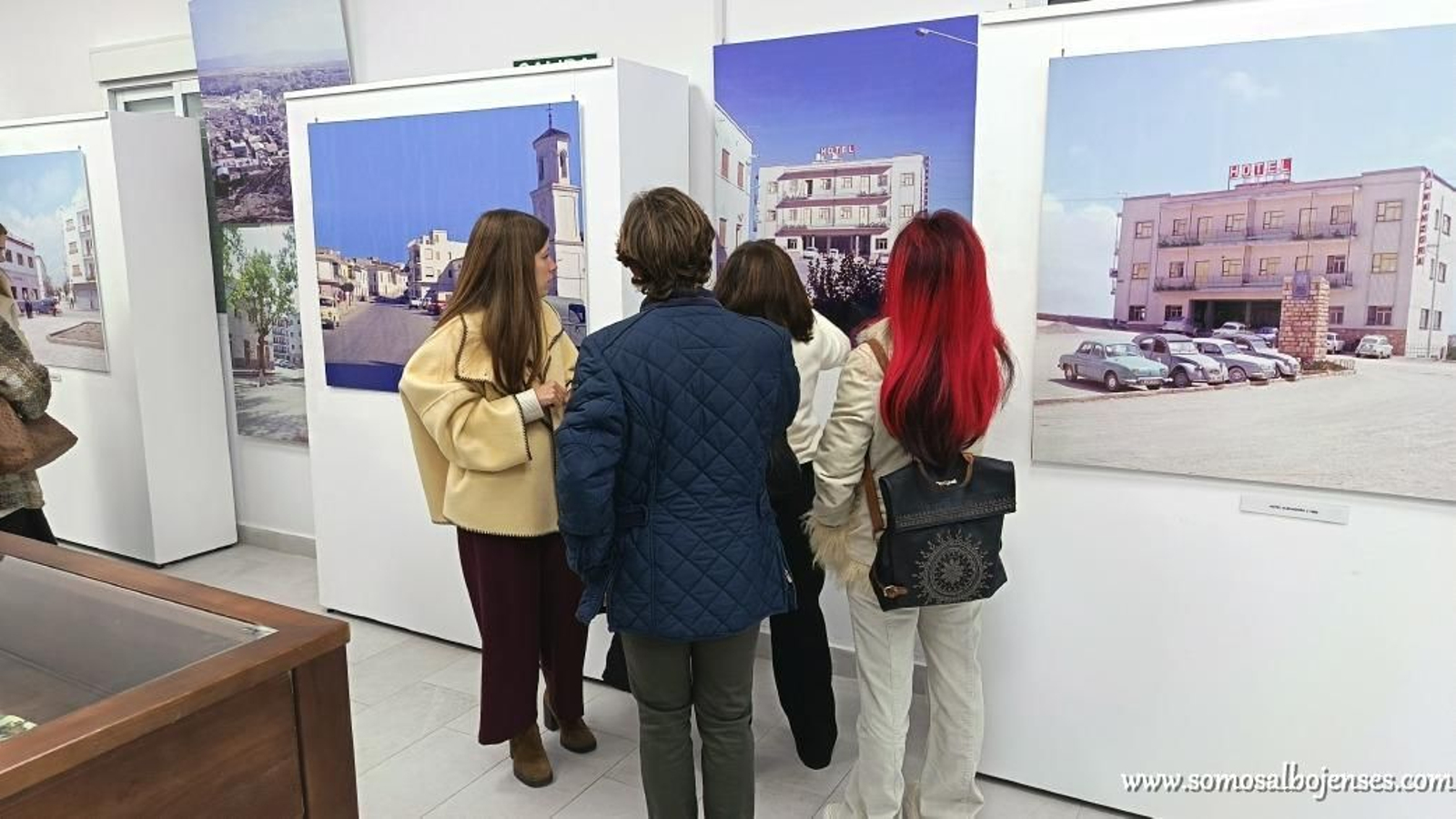 Vecinos del Almanzora se reúnen en Albox para disfrutar del arte de Miguel Romero