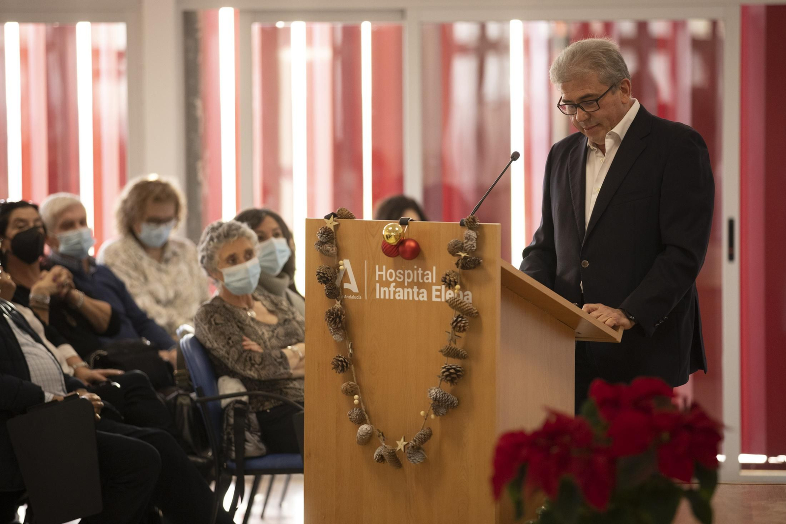 Imágenes del acto de despedida del personal sanitario del hospital Infanta Elena