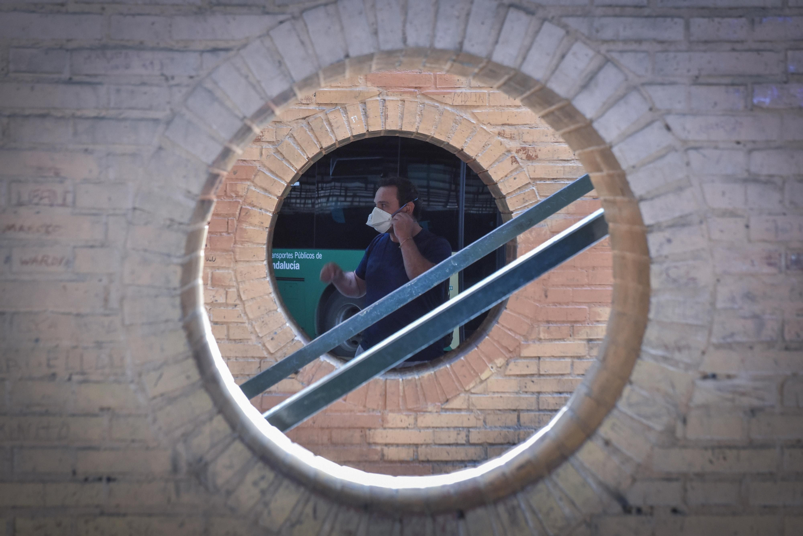 La resistencia en las calles de Sevilla por el estado de alarma: de Santa Justa a Plaza de Armas
