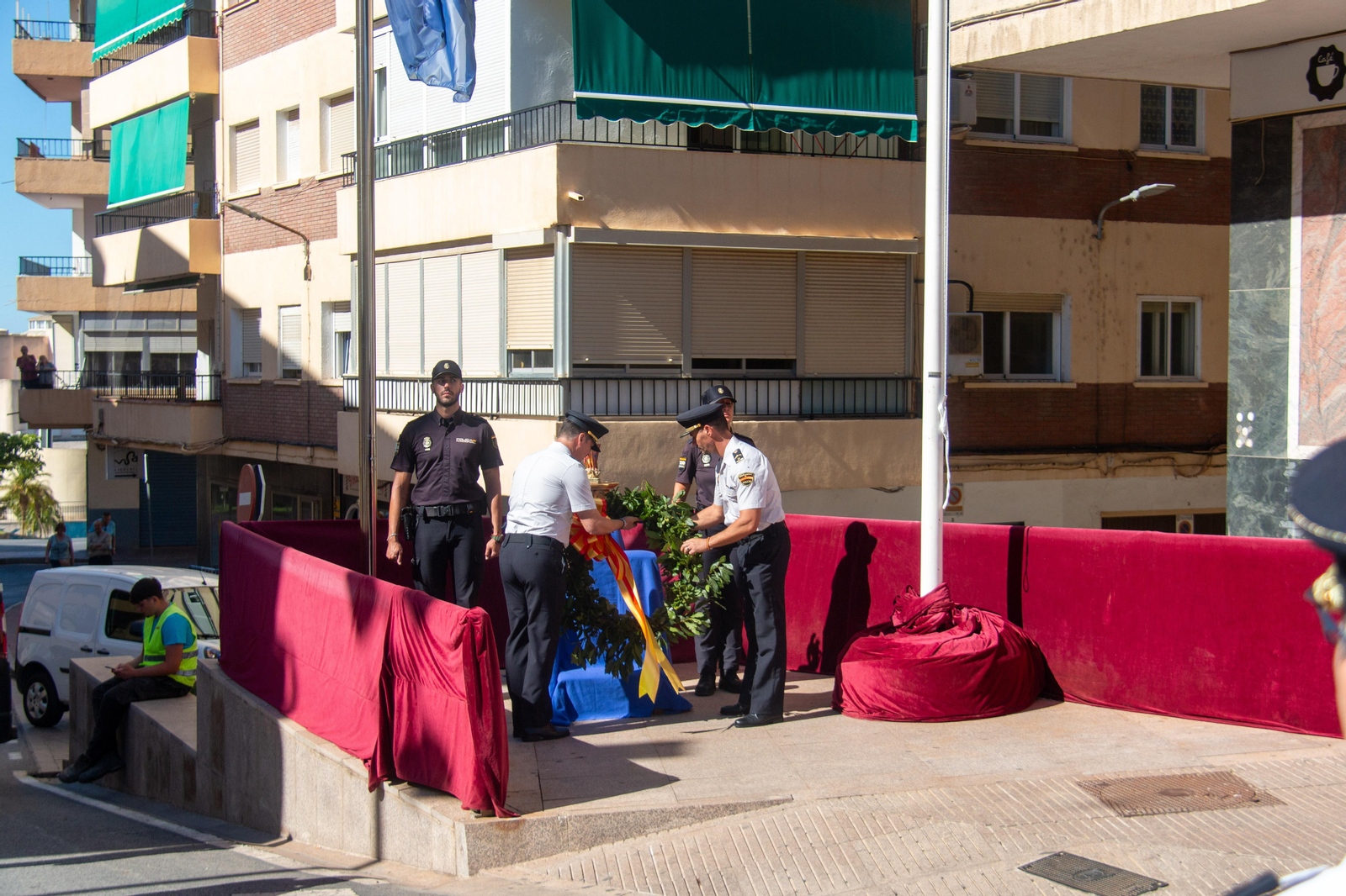 Así ha sido el acto de la dedicación nominativa de la fuente de la Avenida Salobreña a la Policía Nacional