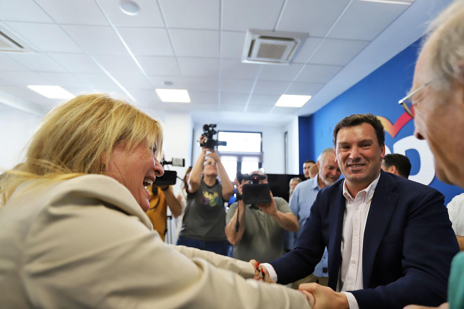 Imágenes del acto de inicio de campaña en la sede del PP