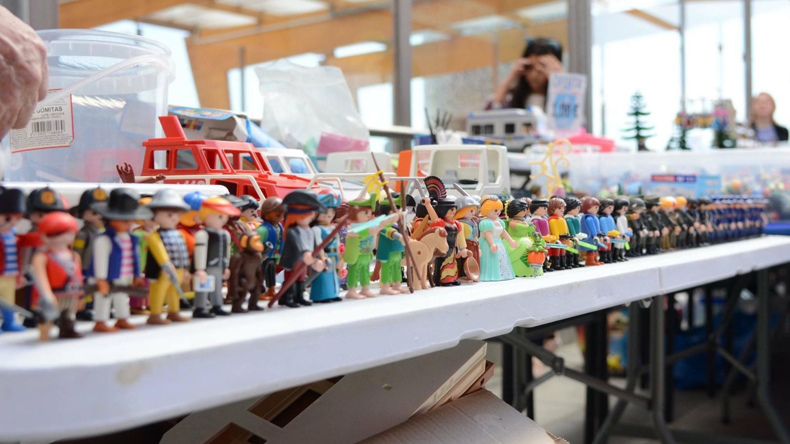 Especialistas en clicks asesoran en la feria sobre la customización, piezas originales o personalizadas.