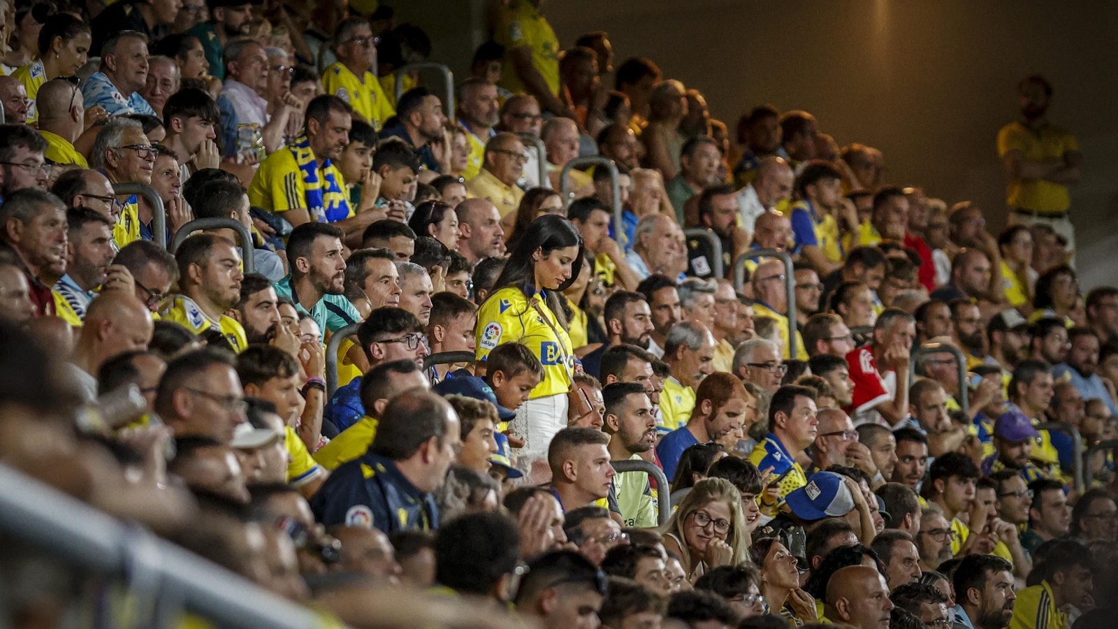 Búscate entre las fotos del partido de fútbol entre Cádiz CF y Real Zaragoza