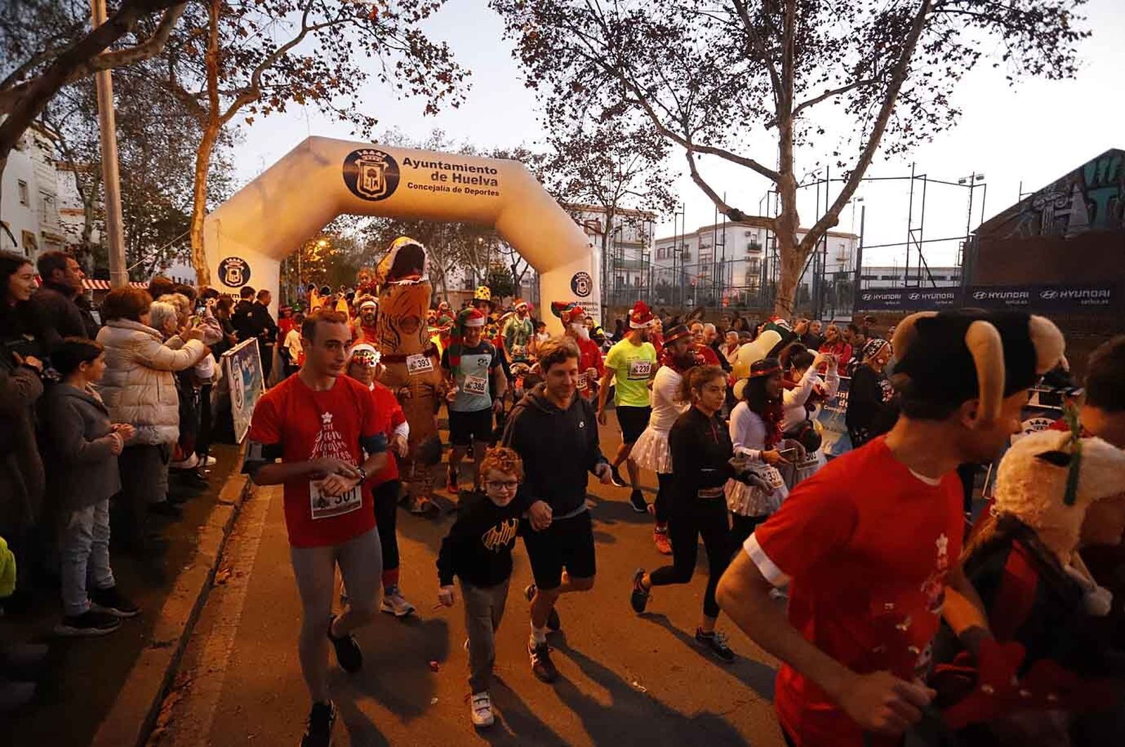 Imágenes de la carrera de San Silvestre en Huelva