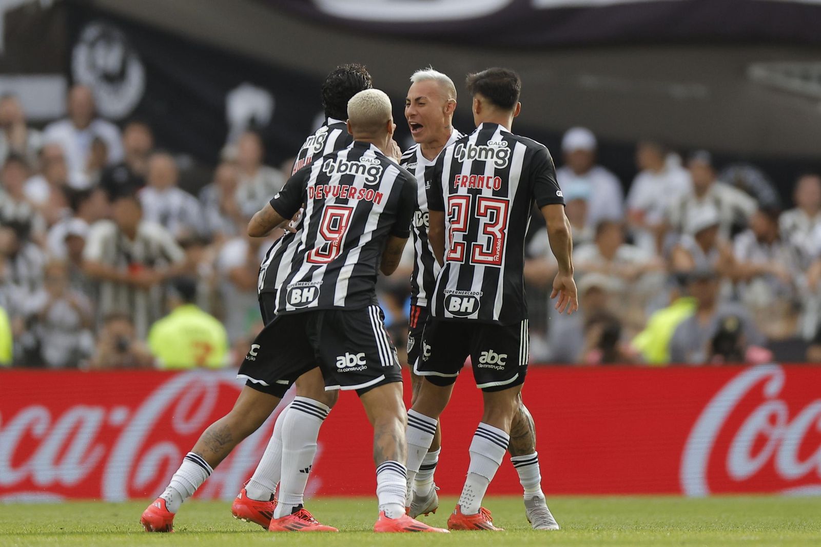 Las fotos de una final de la Libertadores histórica; Botafogo, campeón con 10, ante Atlético Mineiro