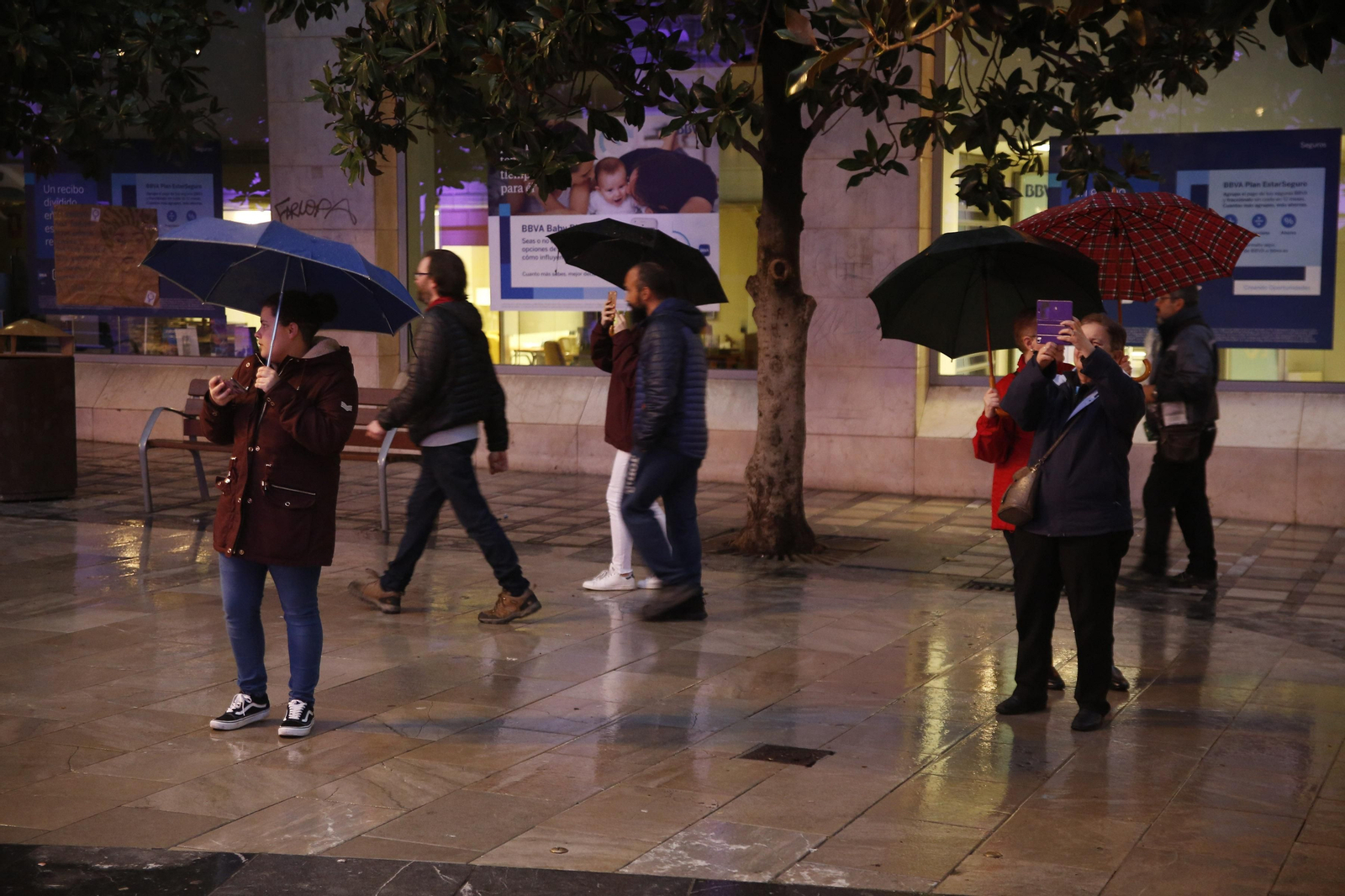 Ayer fue otro día más para sacar el paraguas en la capital.
