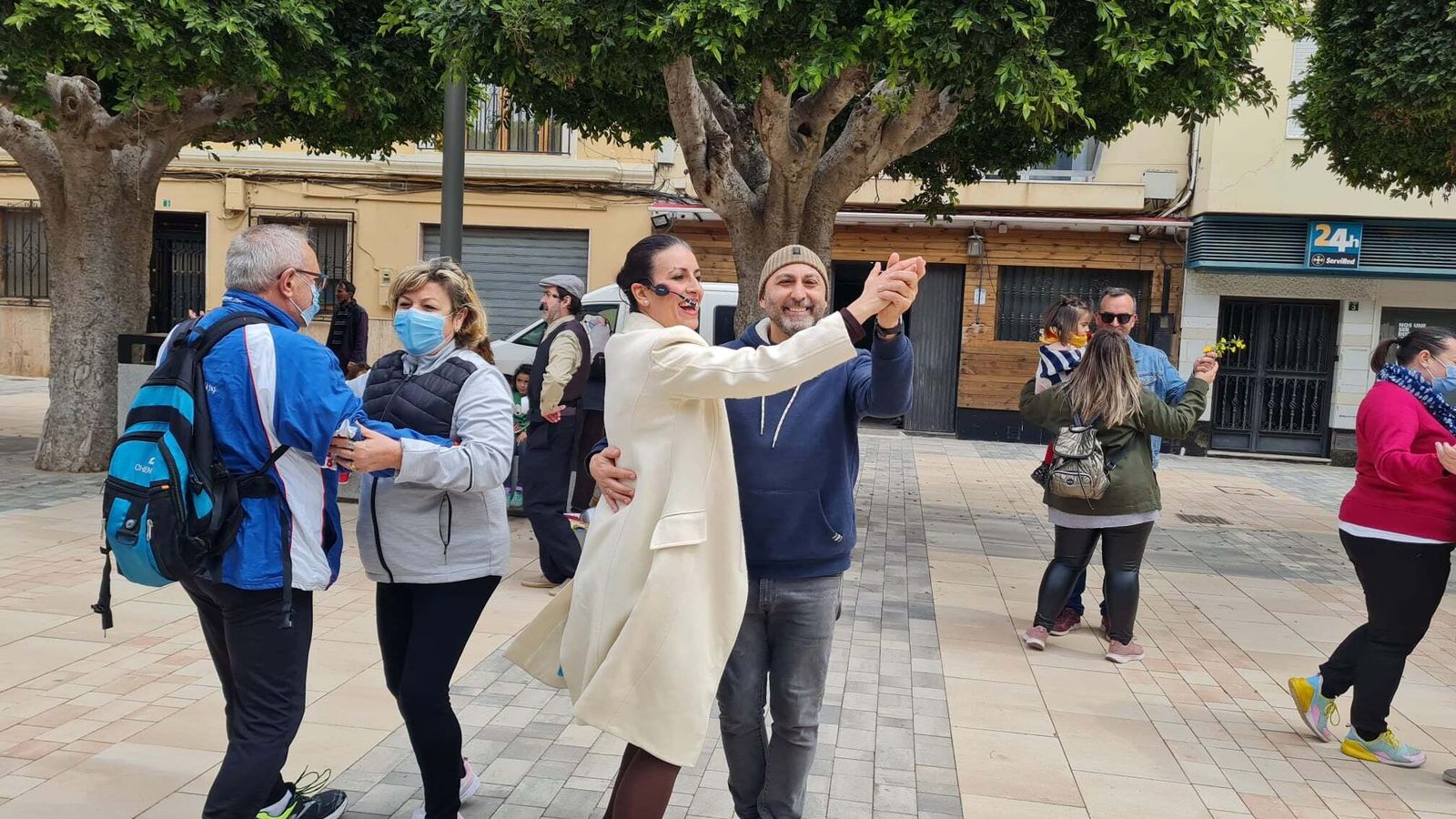 El broche de oro a tan original recorrido, un baile de la época.