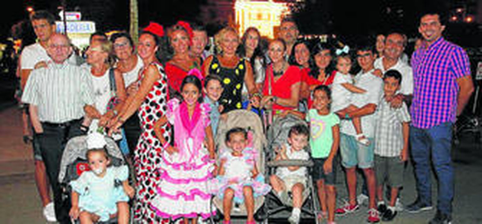 La Urbanización Rita Marina 2 no quiso perder la ocasión de juntarse con con motivo de la Feria de Almería. ¡Olé!