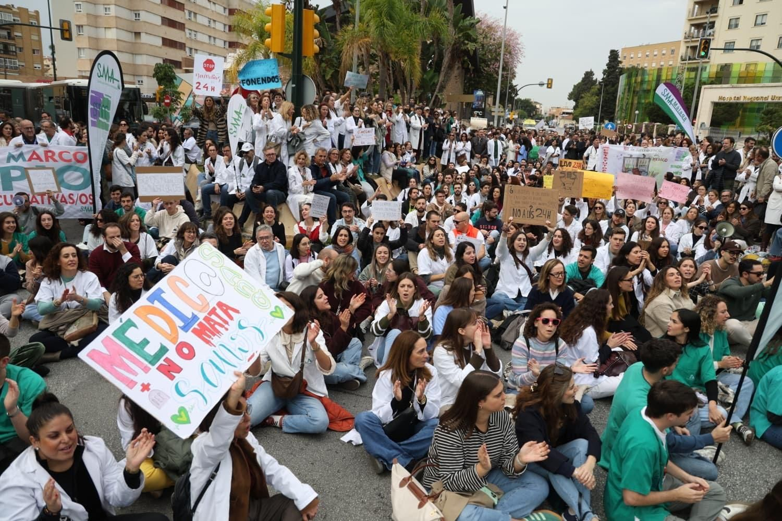 La manifestación en el Hospital Regional Universitario.
