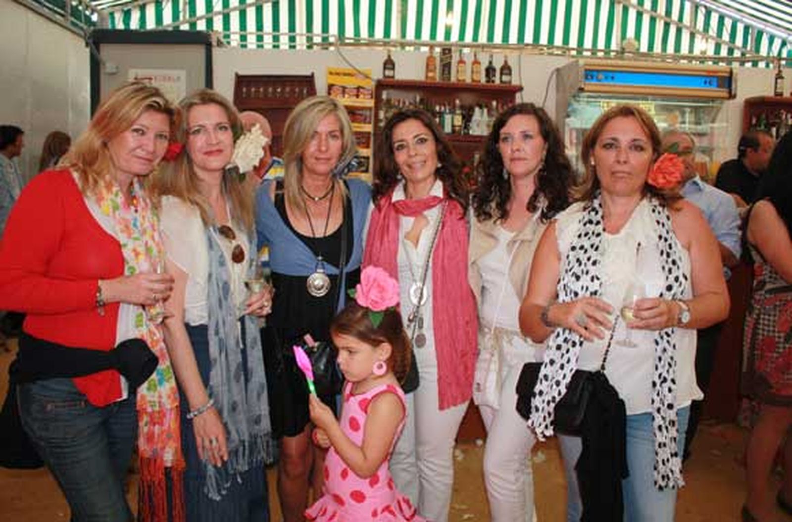 Natalia Cernuda, María Jesús Caro, María Sevilla, Rosa Fernández Cuevas, Gemma Torres y Silvia García./Fotos:Fito Carreto

Foto: Fito Carreto