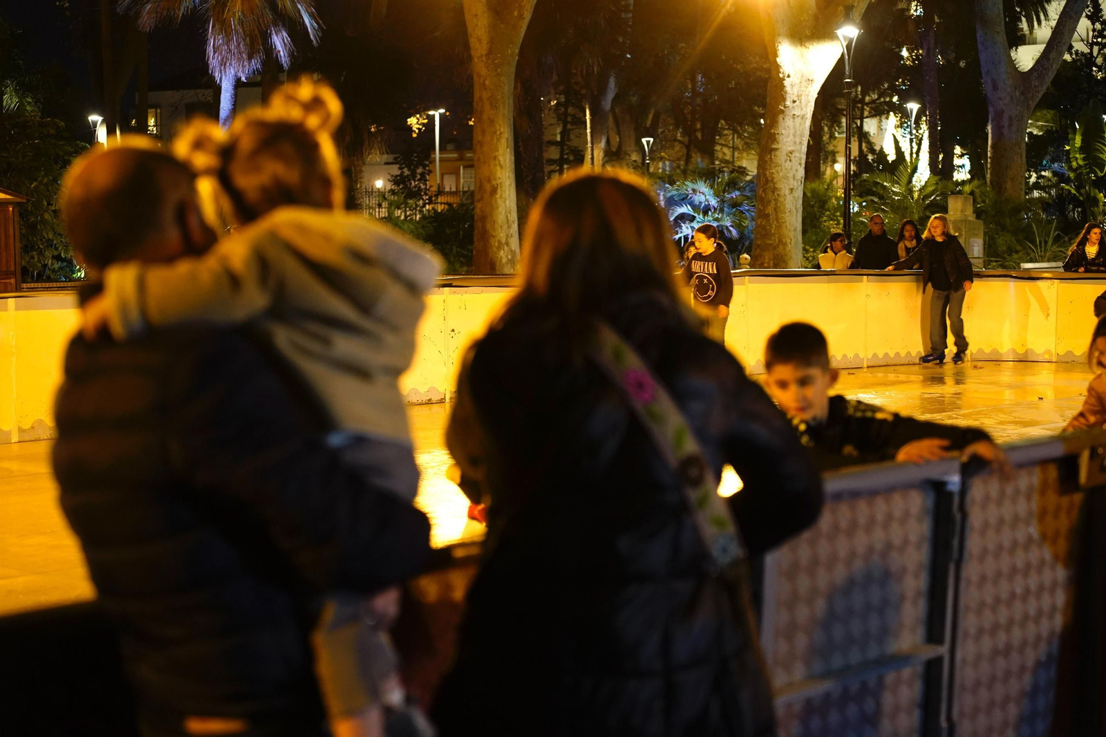 Fotos de la apertura de la pista de patinaje sobre hielo en el Parque María Cristina