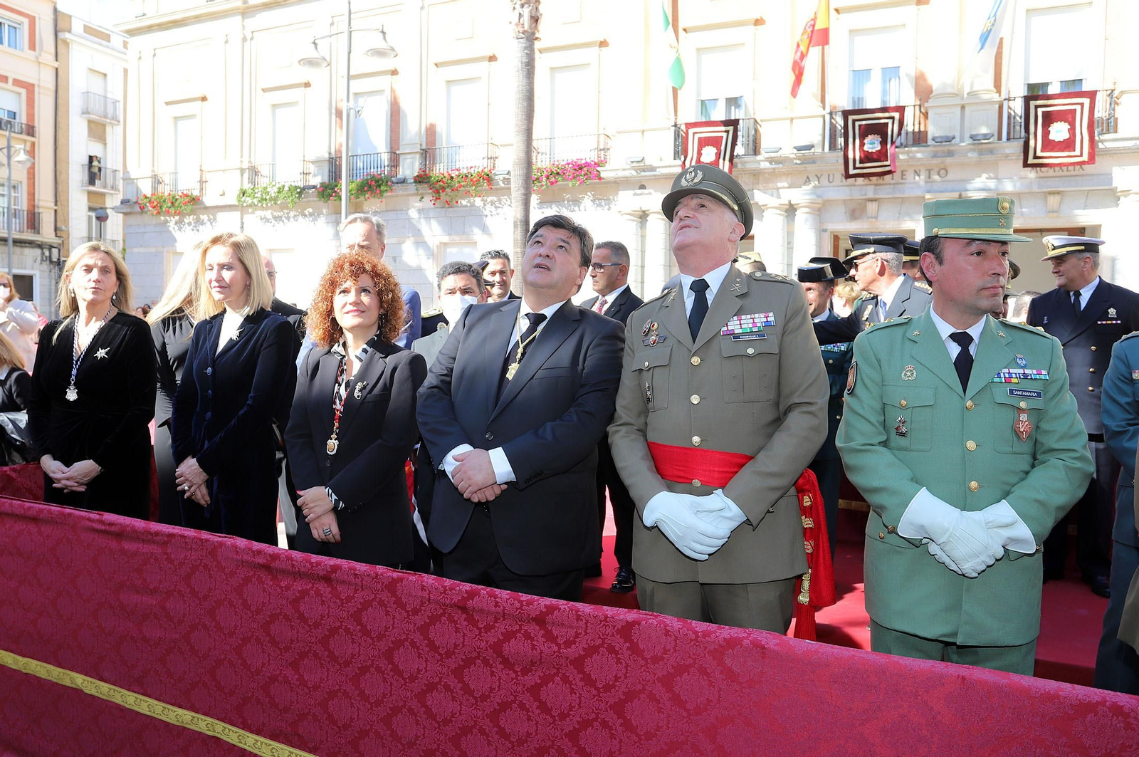 La Legión acompaña al Cristo de la Vera+Cruz en su procesión por Huelva, en imágenes