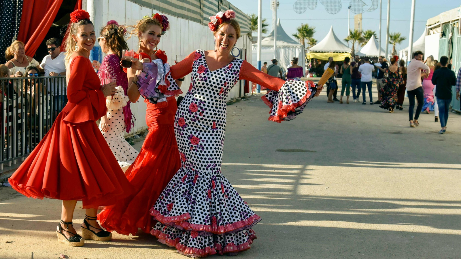 Ambiente en las caseta en el Domingo Rociero