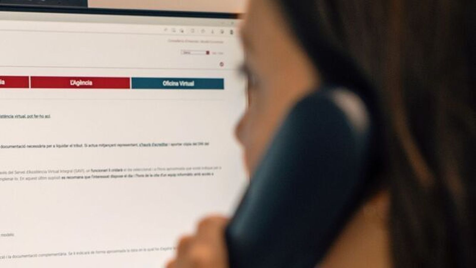 Un juzgado coruñés reconoce el derecho a teletrabajar a una empleada de atención telefónica , para cuidar de su madre