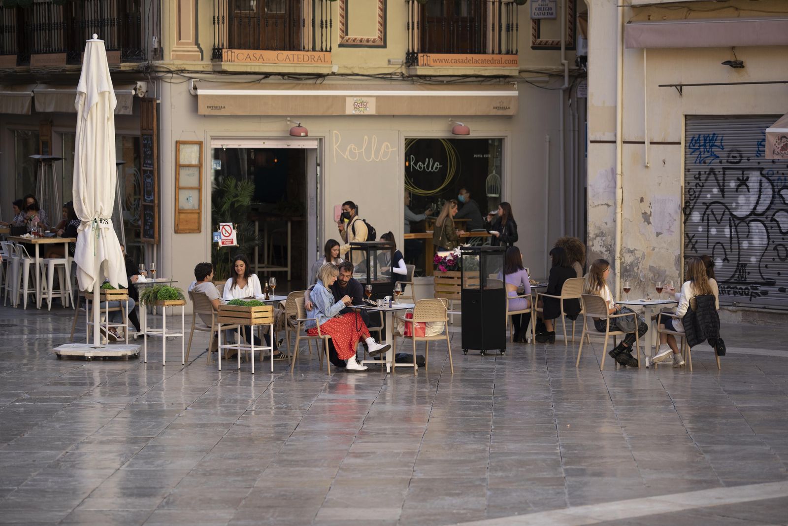 Bares a medio gas en Granada en el inicio del puente