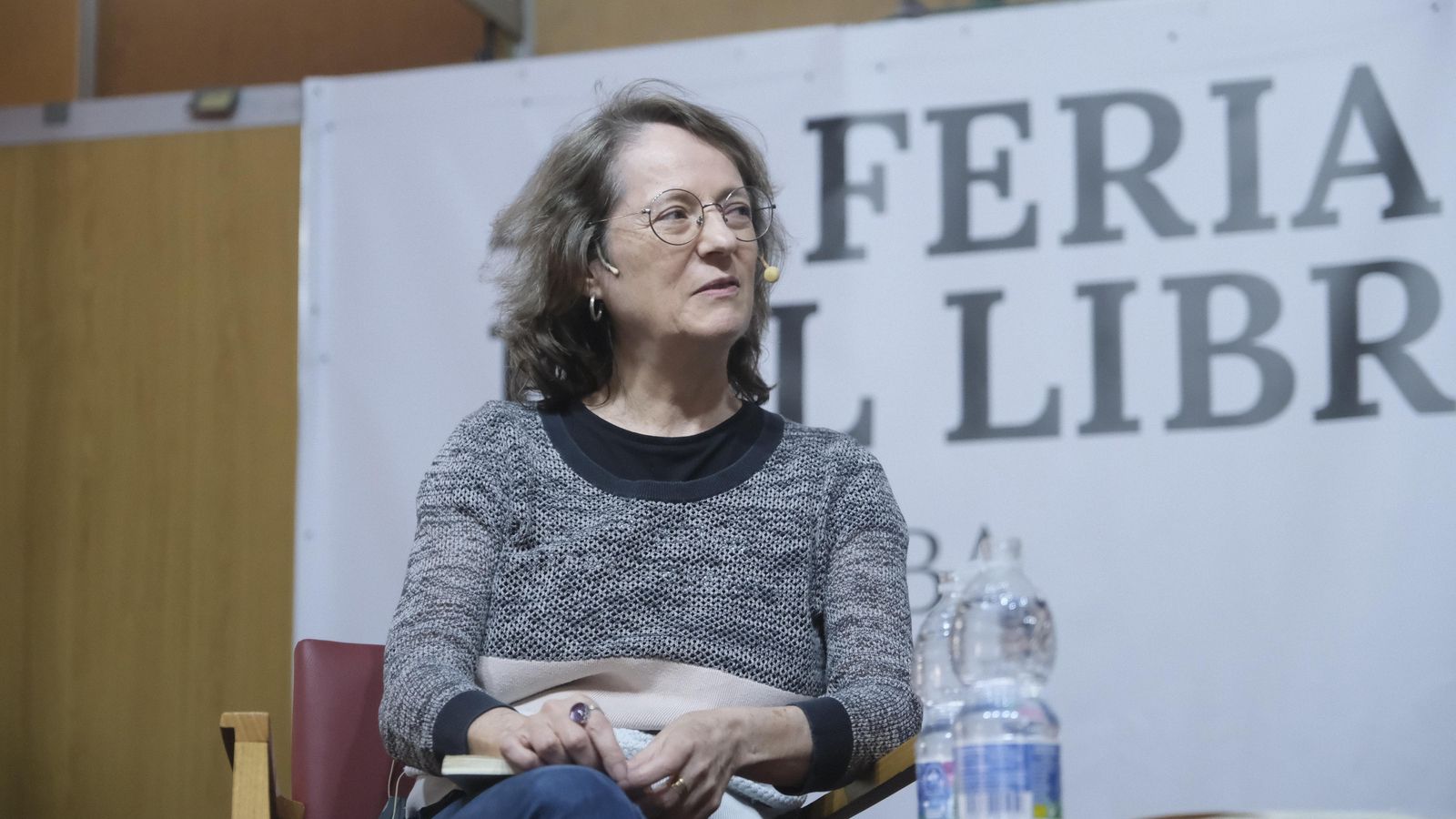Marta Sanz, en la presentación de 'Persianas metálicas bajan de golpe' en la Feria del Libro de Córdoba.