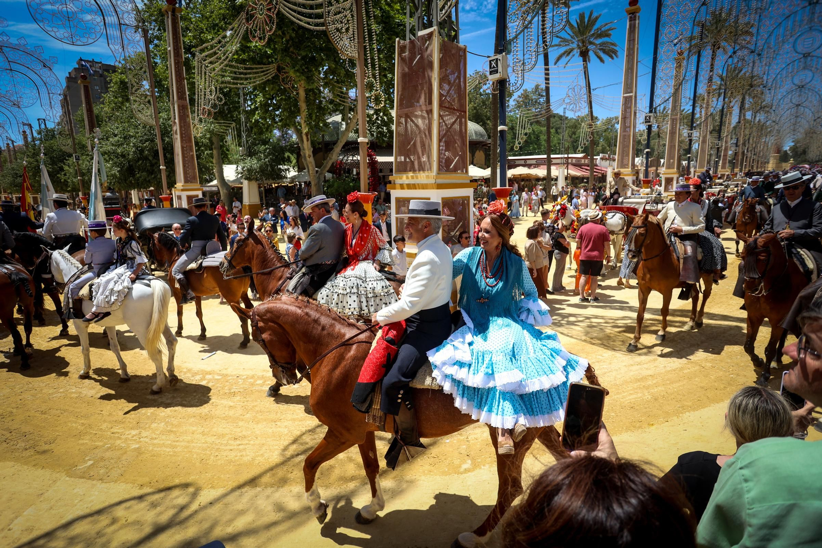 Imágenes de la Hermandad del Rocío en el Real de la Feria