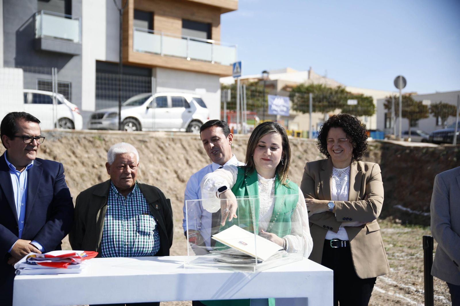 Las imágenes de la primera piedra del Centro de mayores en Balanegra