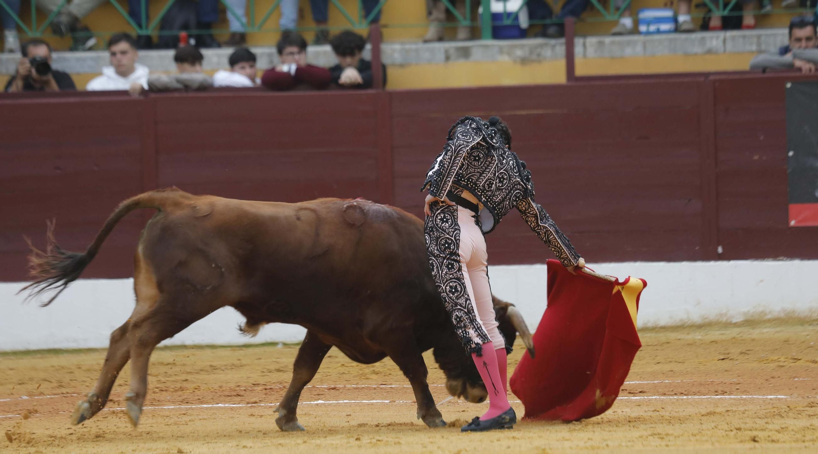 Las fotos de la novillada final de las escuelas taurinas de Cádiz, en La Línea