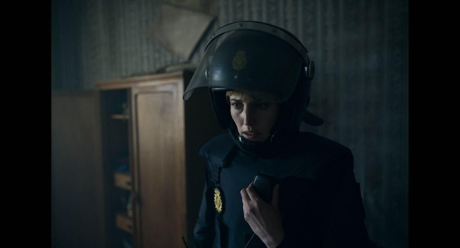 Natalia de Molina, policía en apuros, en una imagen de 'Asedio'.