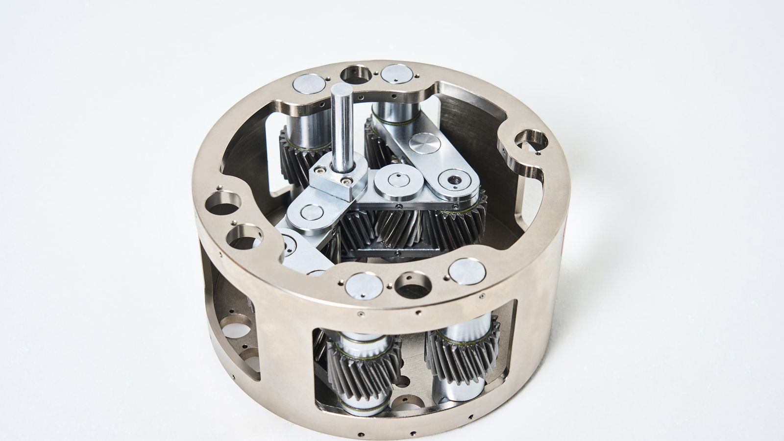 Engranajes y una sucesión de piñones integrados en el cubo de la rueda pueden sustituir a la transmisión en los coches eléctricos.