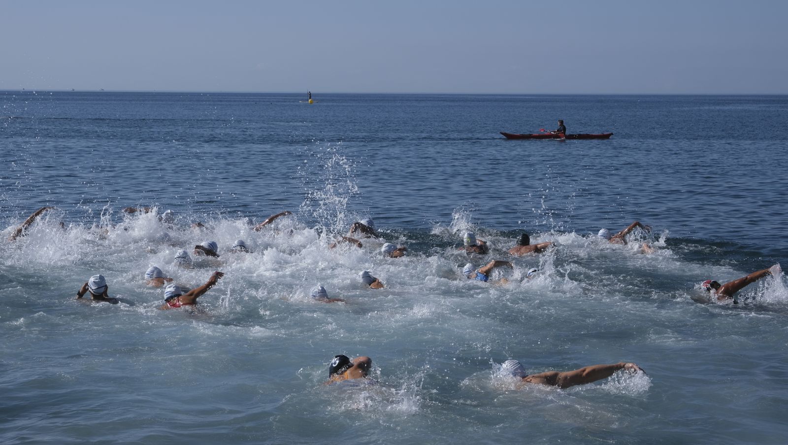 Imágenes de la travesía a nado de la Feria de Almería 2022