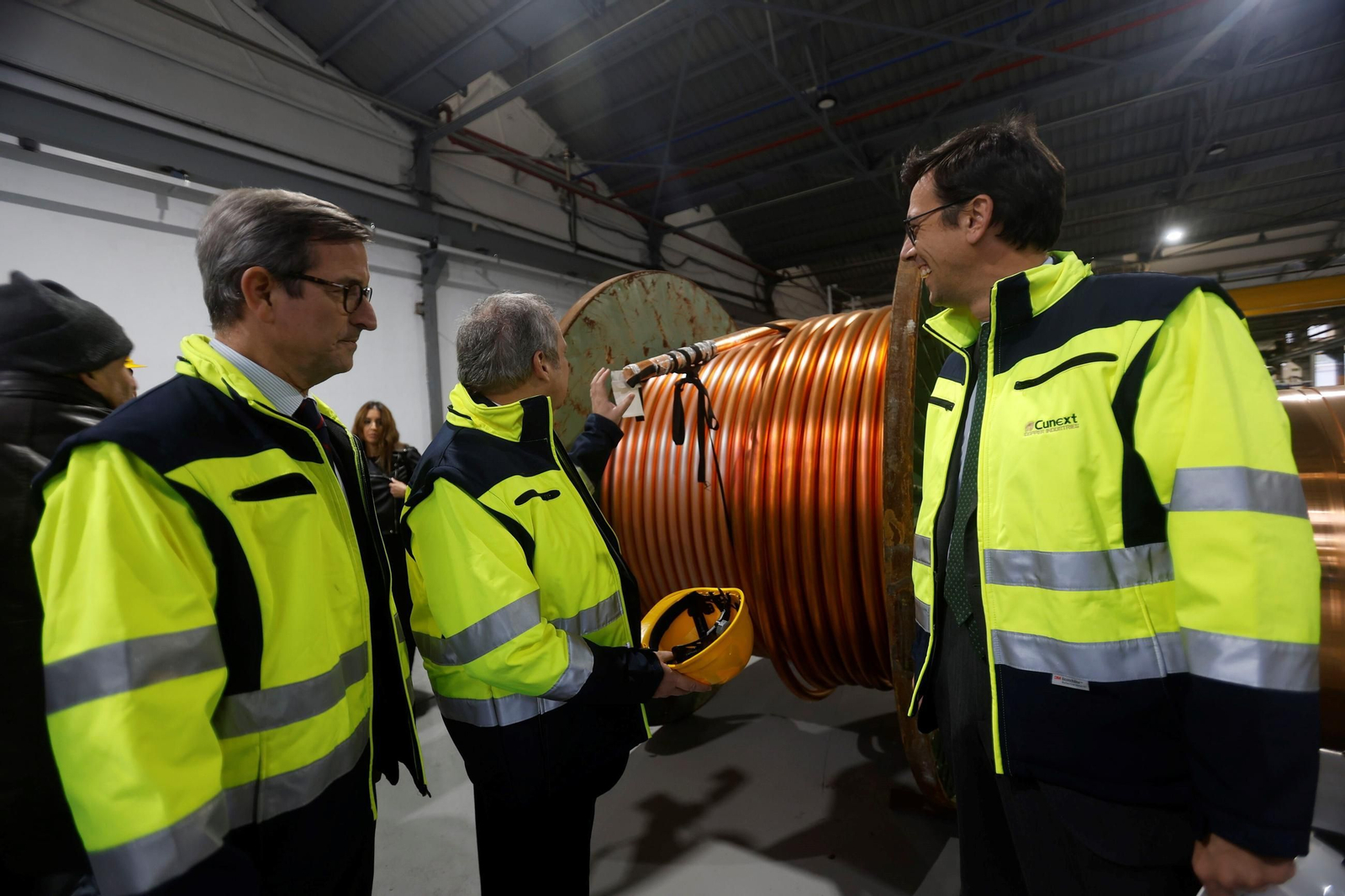 La visita del ministro de Industria a la fábrica de Cunext en Córdoba, en imágenes