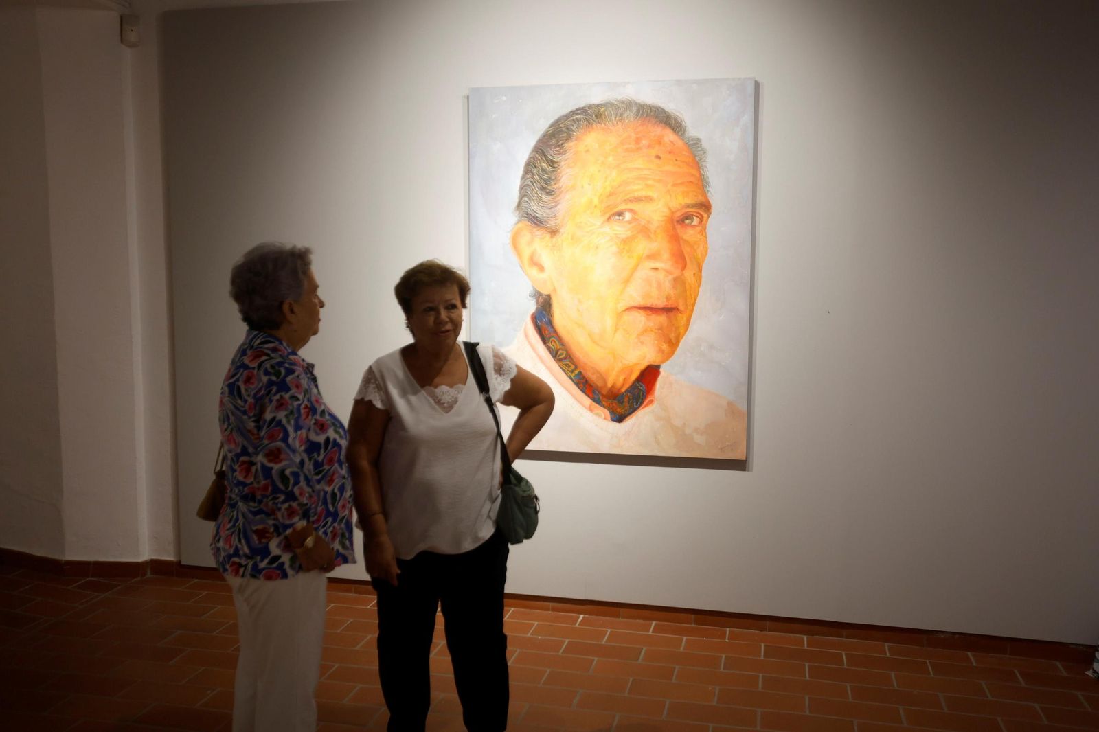 La exposición que repasa en retratos la vida de Antonio Gala, en imágenes
