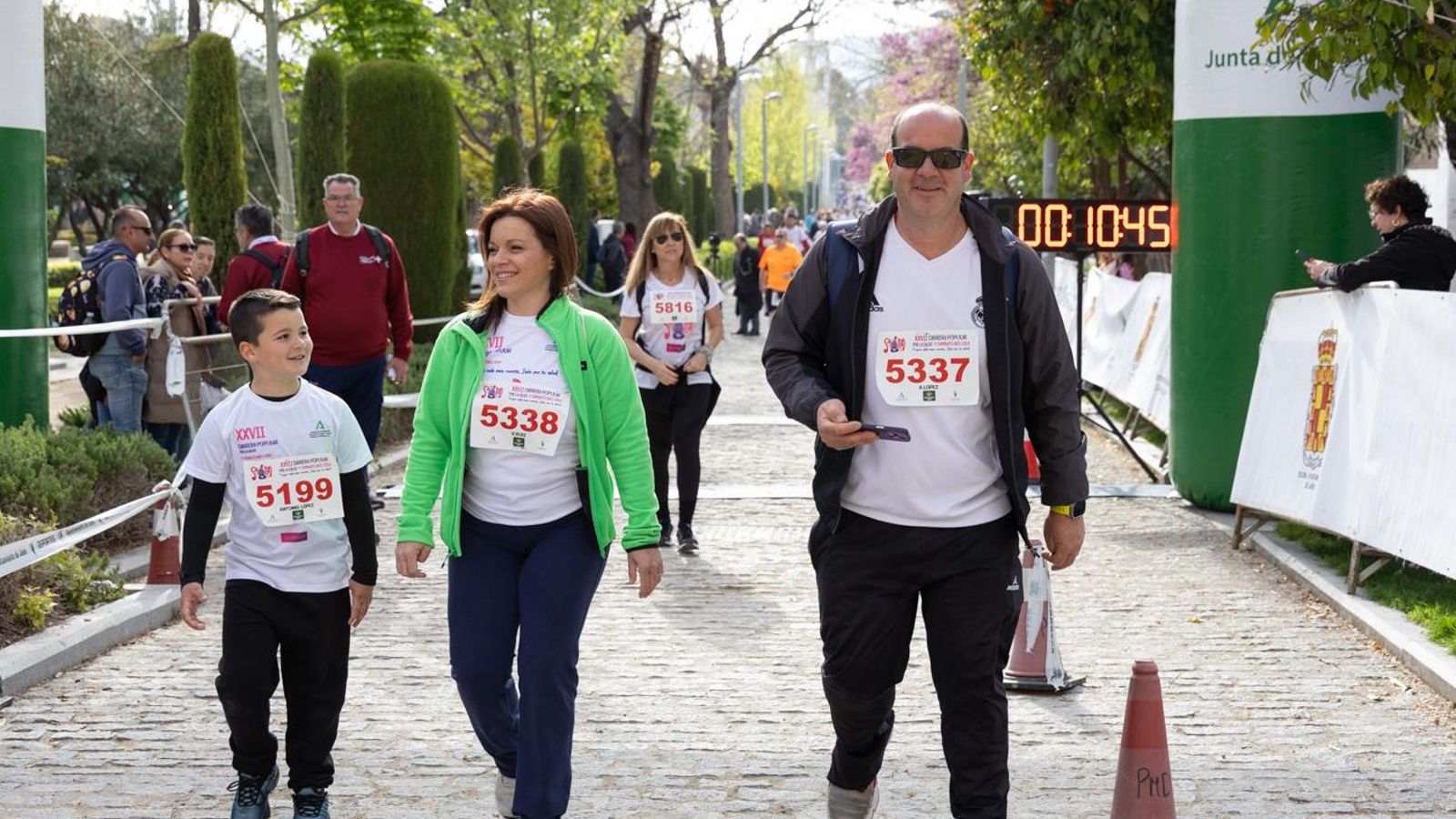 Más de 2.100 participantes corren para promover la salud en Jaén, en imágenes (1)