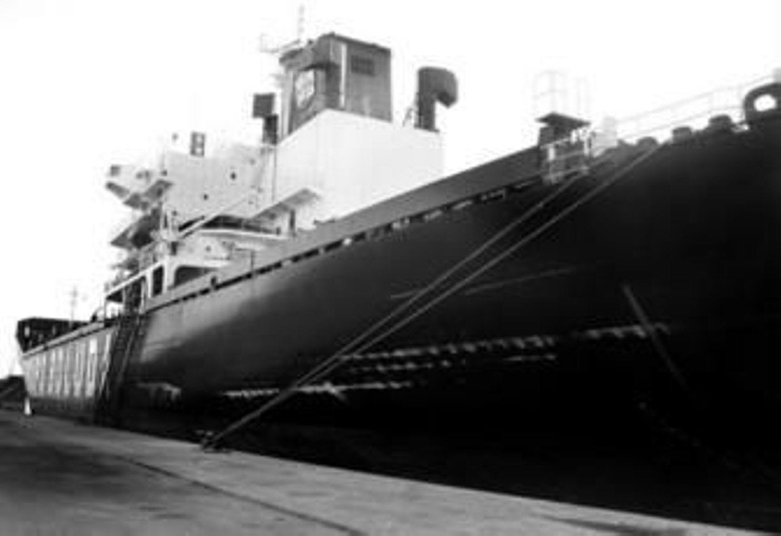 Desperfectos que provocó la colisión del 'Verónica B' tras golpearse con el puerto de Gibraltar.