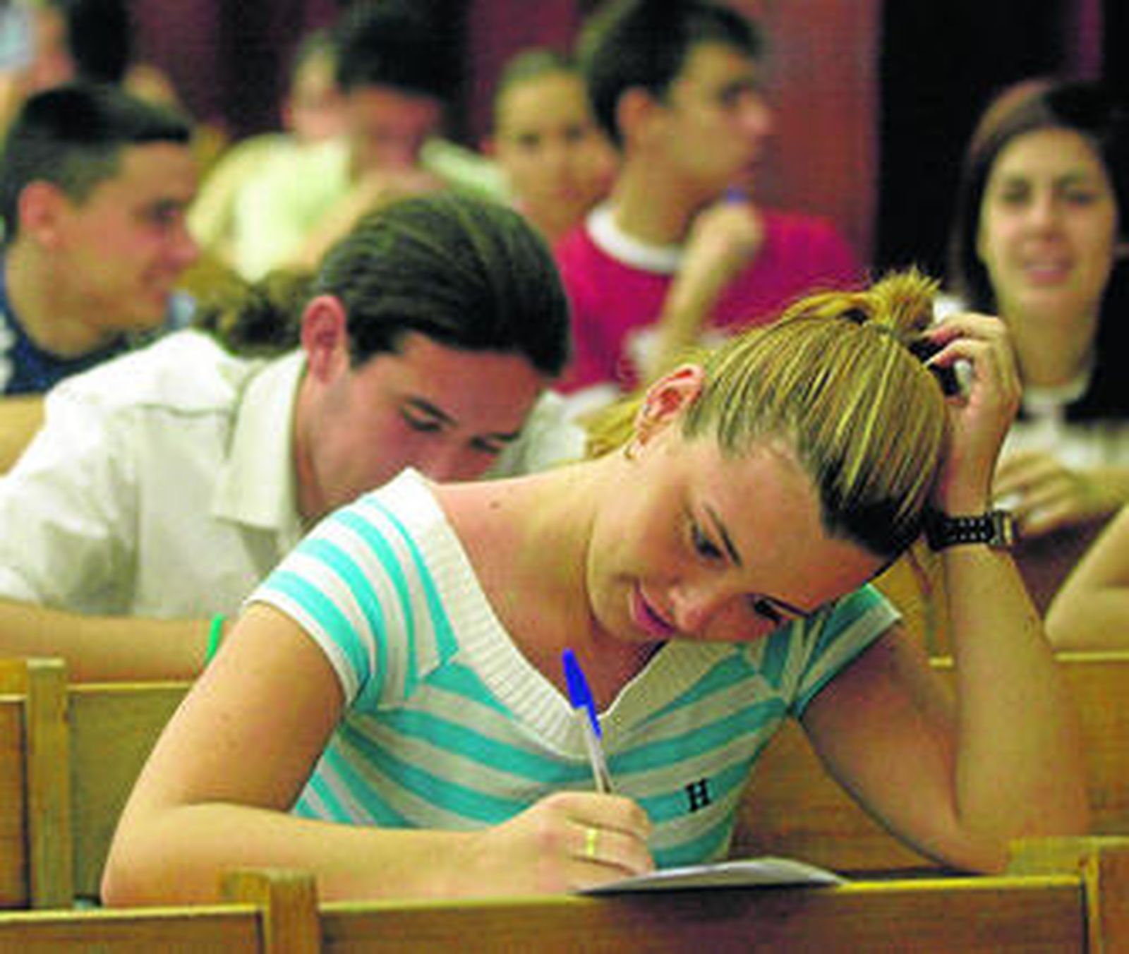 Los alumnos de la Hispalense durante la celebración de un examen.