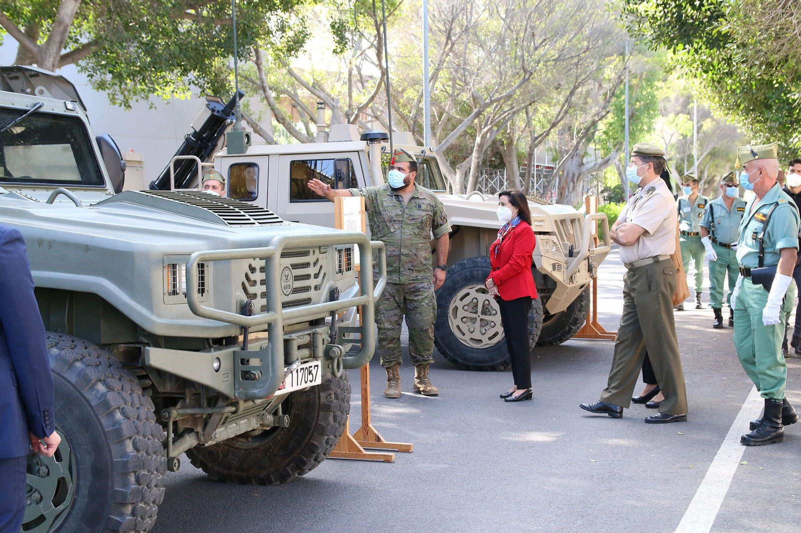 Fotogalería de la ministra de Defensa, Margarita Robles, a La Legión
