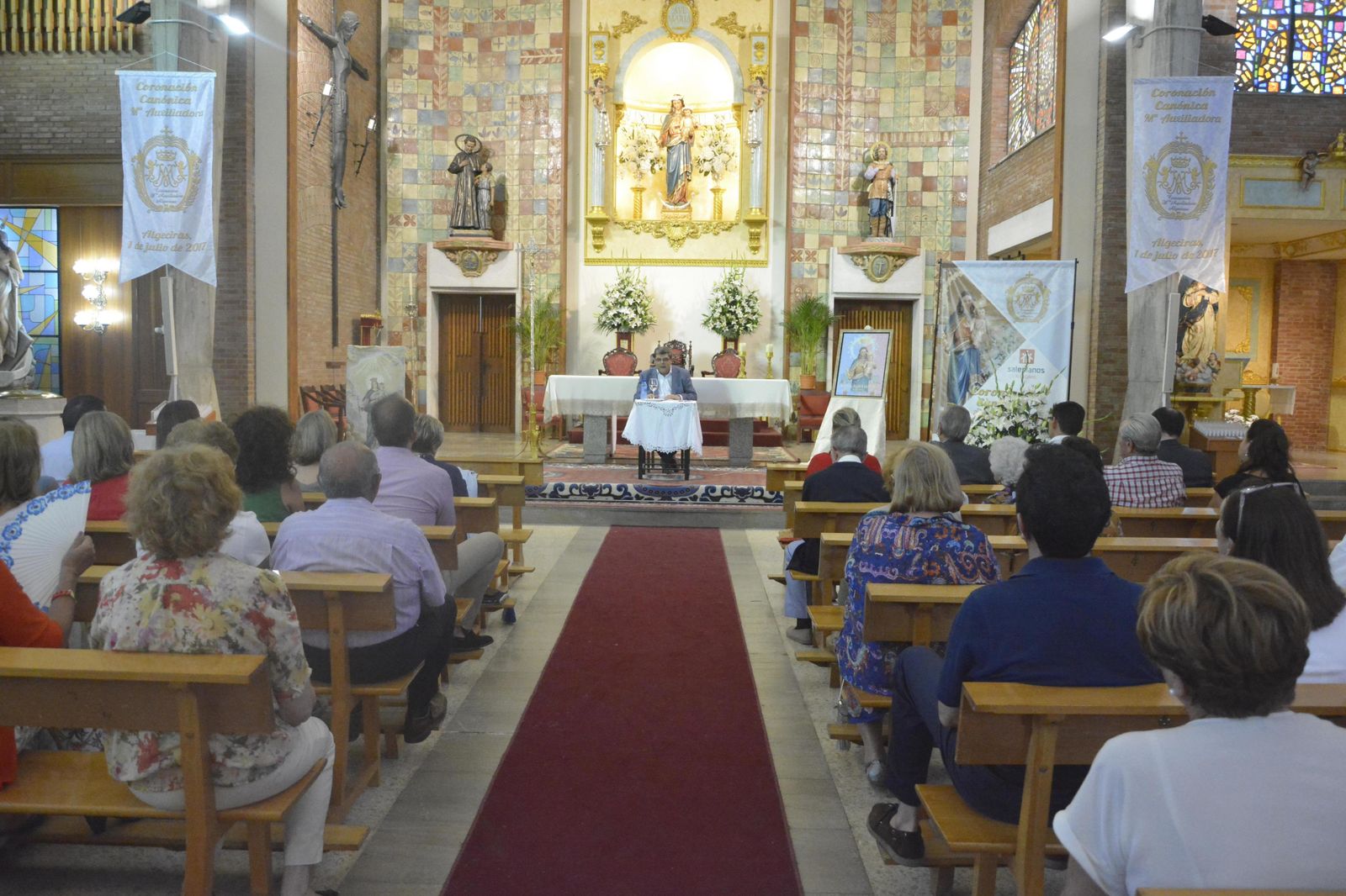Manuel Muñoz ofrece su conferencia en la Iglesia María Auxiliadora.
