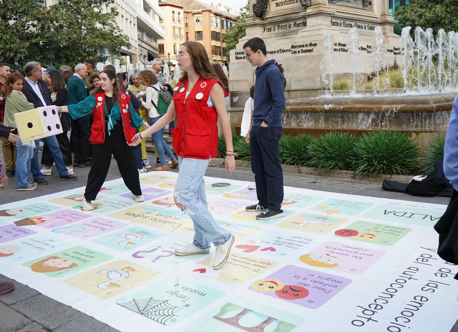 Las mejores fotos de la Noche en Blanco de Granada: del concierto de Xoel López a partidos de baloncesto