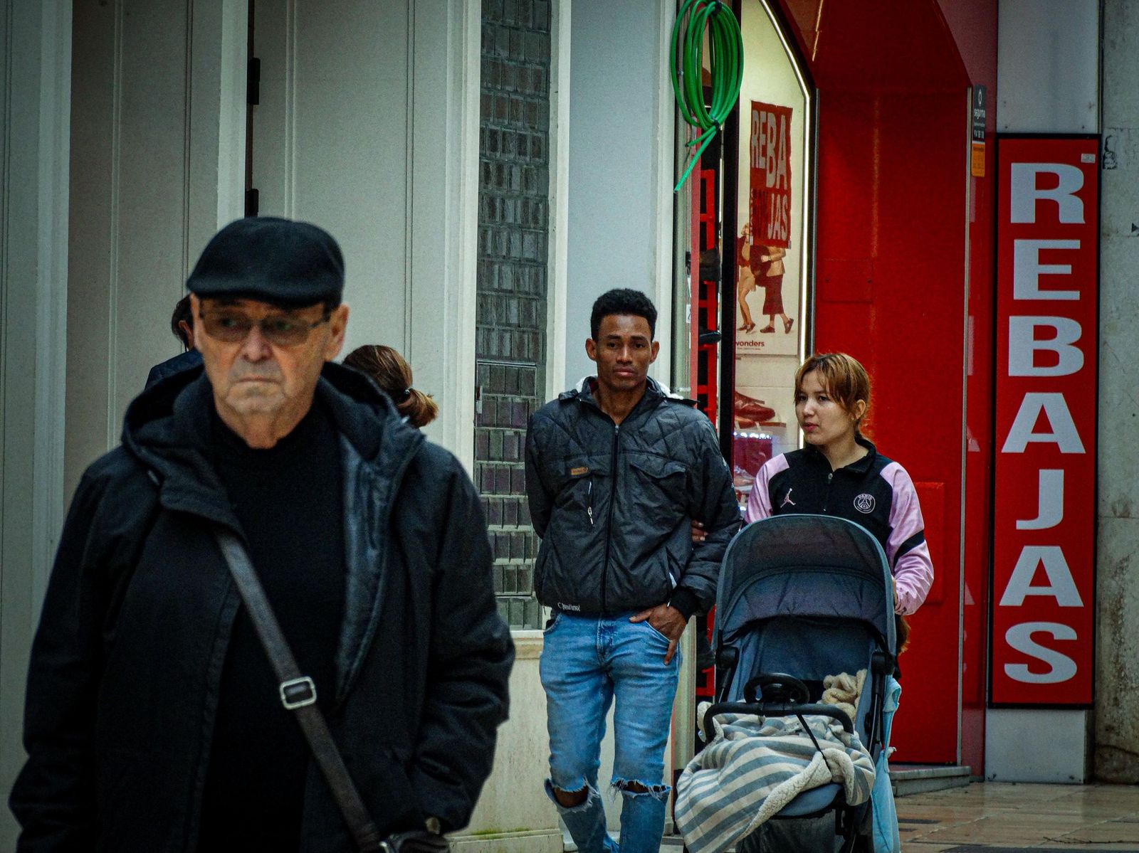 Fotos de ambiente durante la mañana en las calles del centro