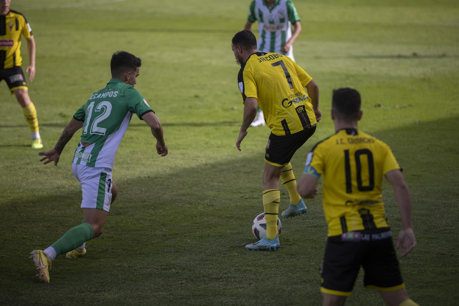 Imágenes del partido entre el San Roque de Lepe y el Atlético Sanluqueño