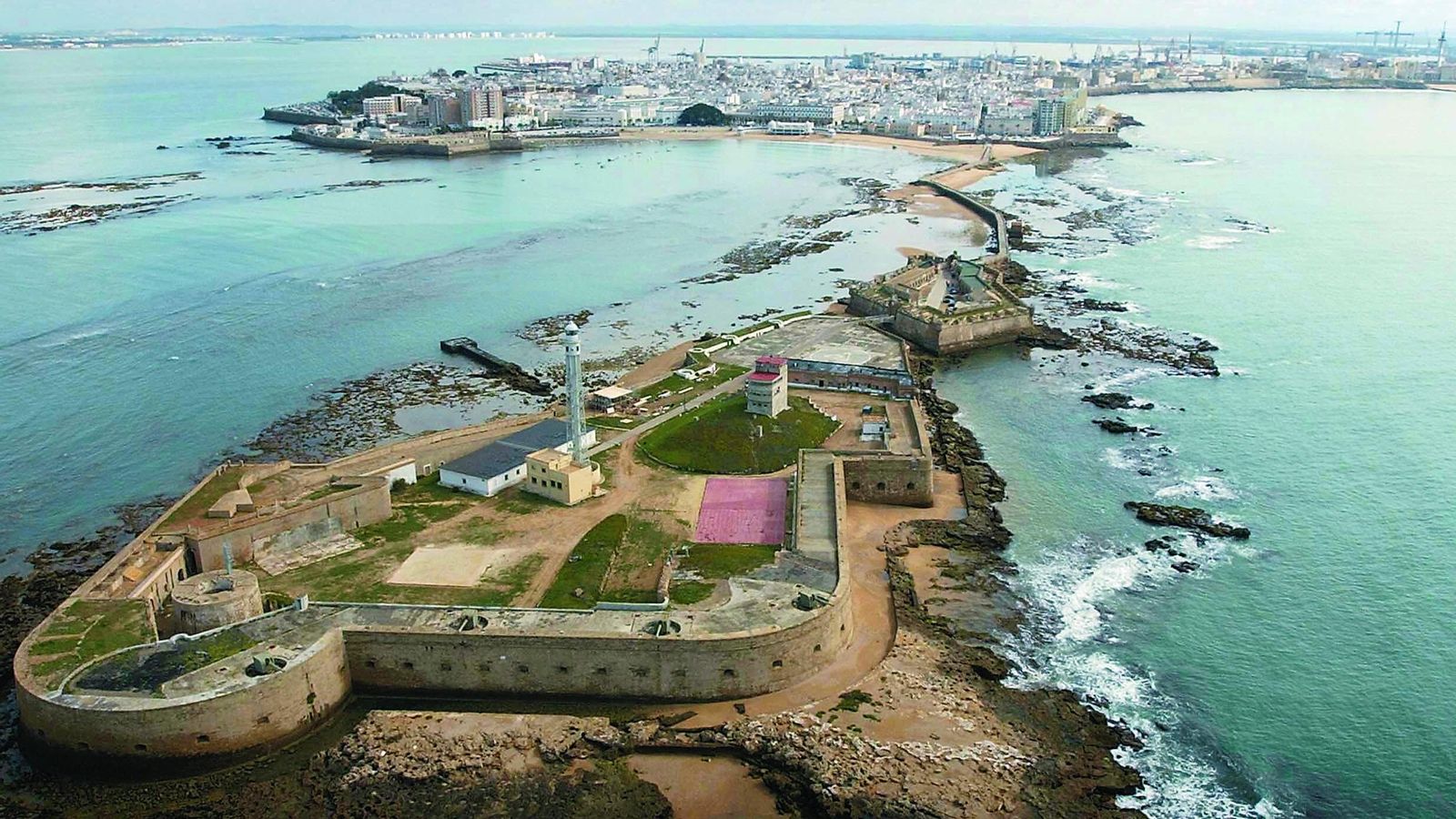 Imagen aérea del Castillo de San Sebastián.