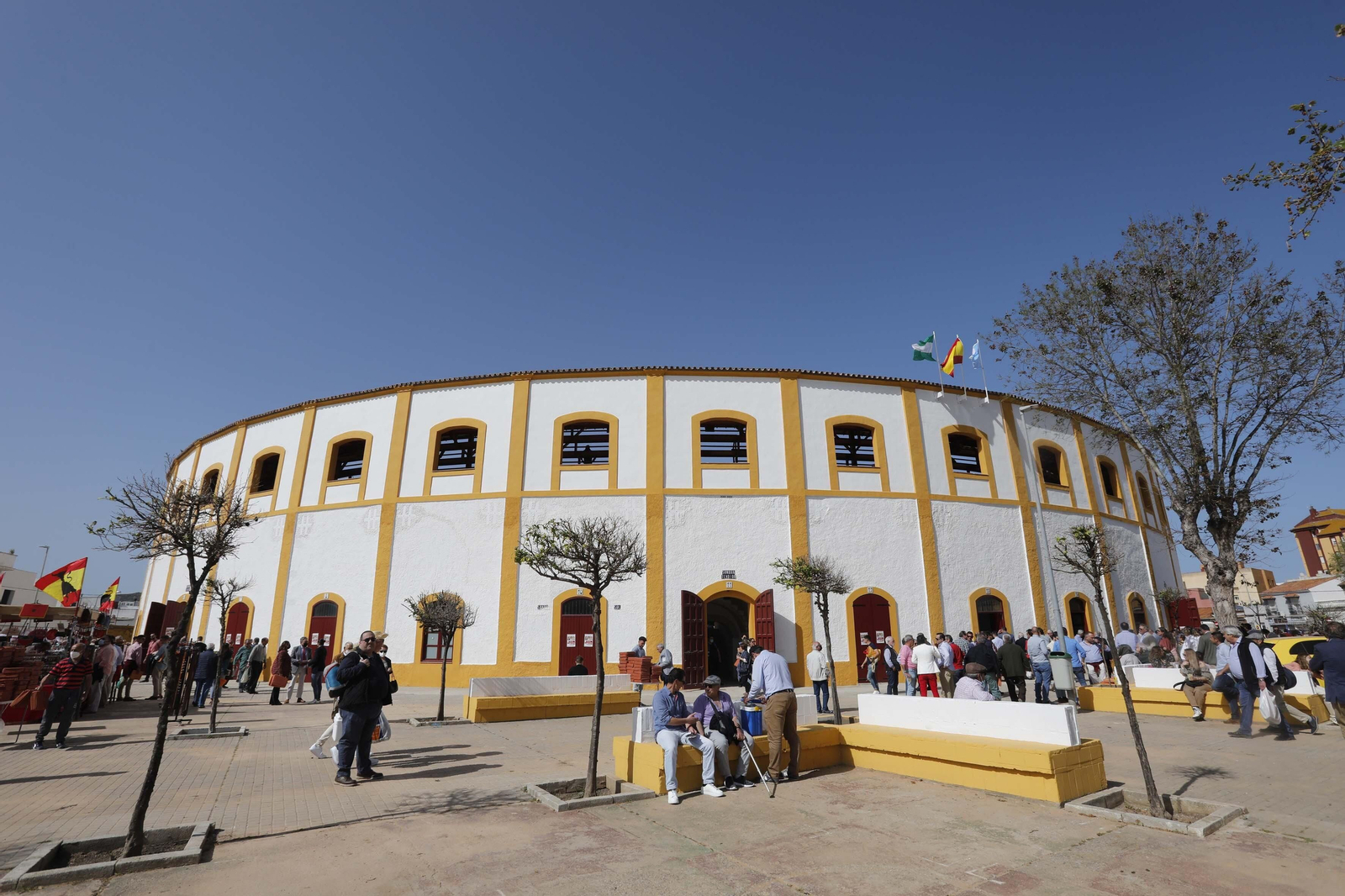 El entorno de la plaza de toros de La Línea.