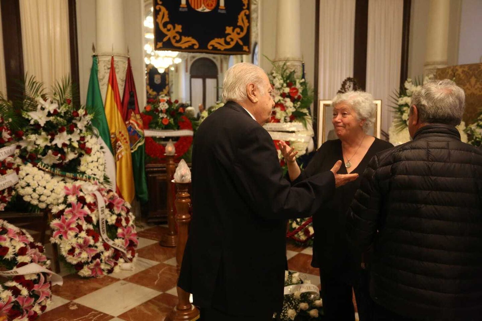 Fotos de la capilla ardiente de Manuel Alcántara