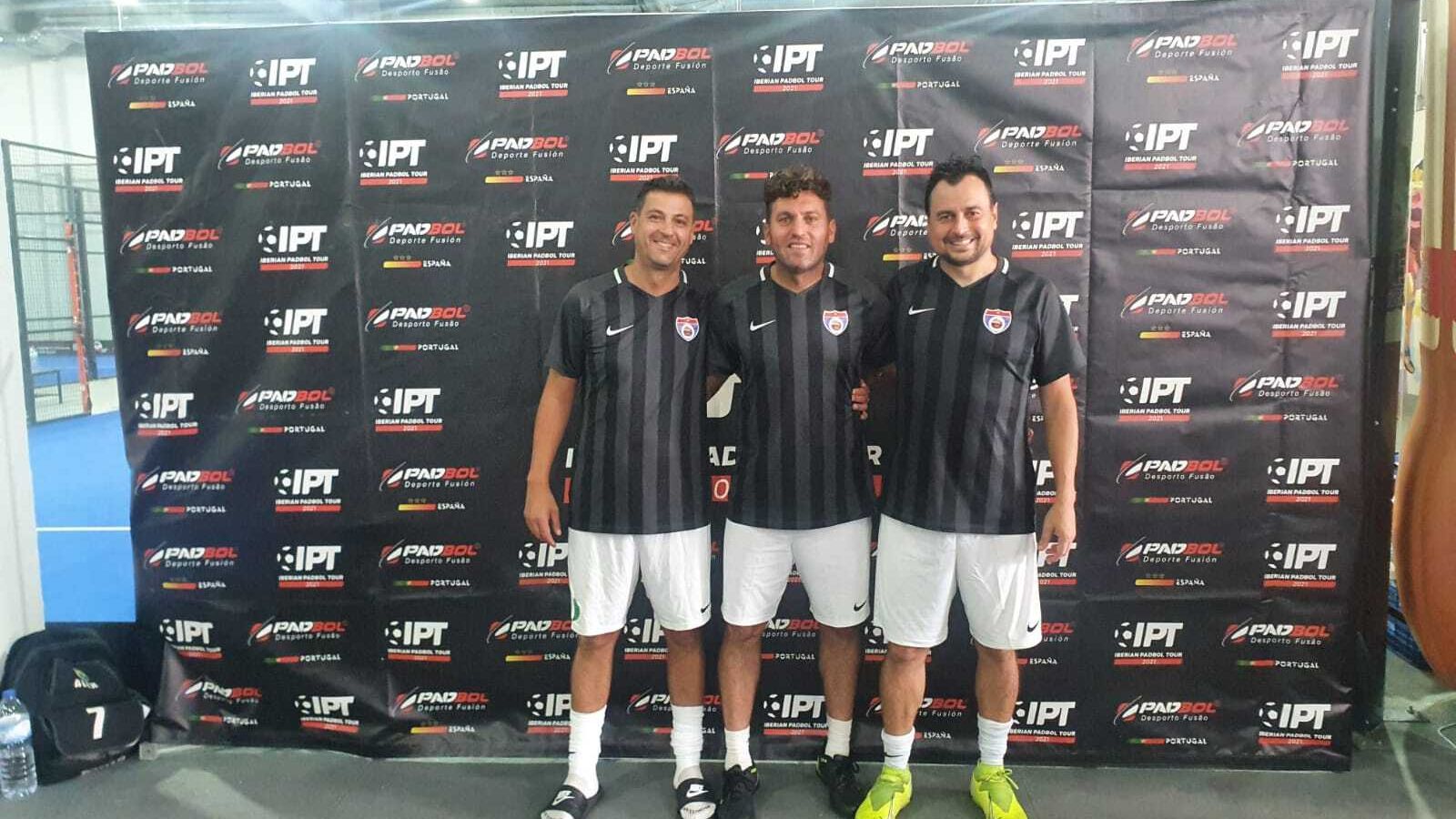 Nico, Alex y Nino, del Padbol One La Academia Almería, en el Iberian Tour.