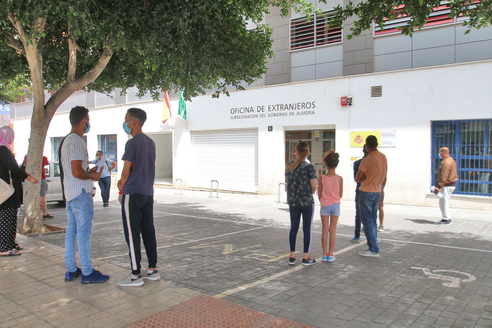 Colas en la Oficina de Extranjería situada en Almería capital.