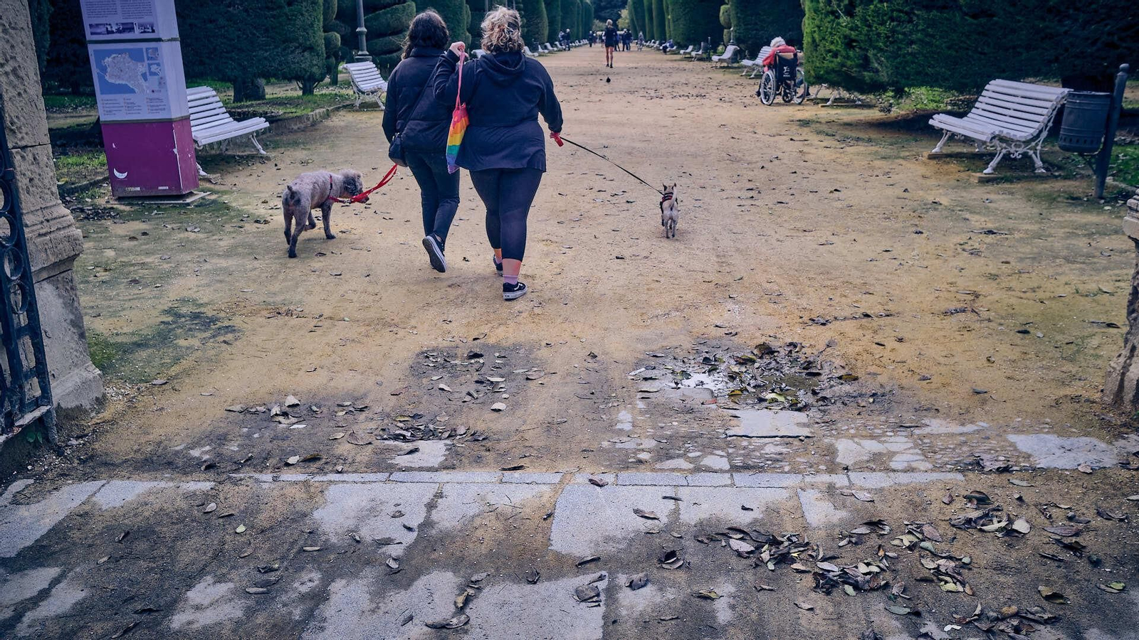Acceso al parque por la plaza de Rocío Jurado.