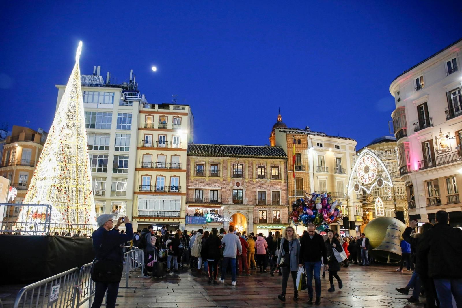 Ambiente en Plaza de la Constitución de Málaga.
