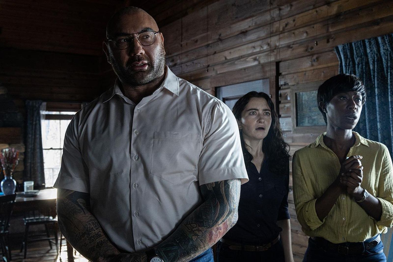 Dave Bautista, en una escena de 'Llaman a la puerta'.