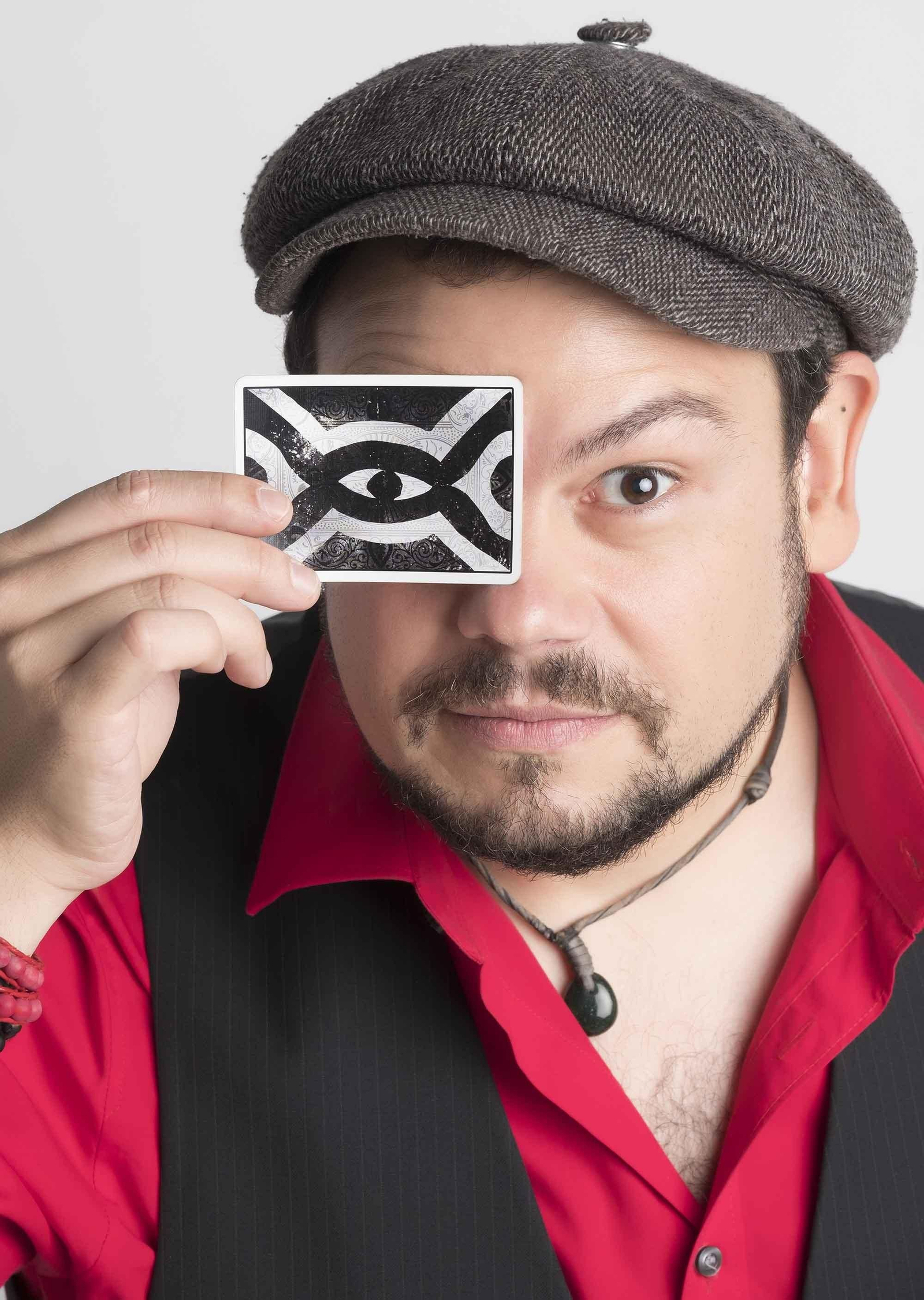 “El mago es el único artista que no engaña”